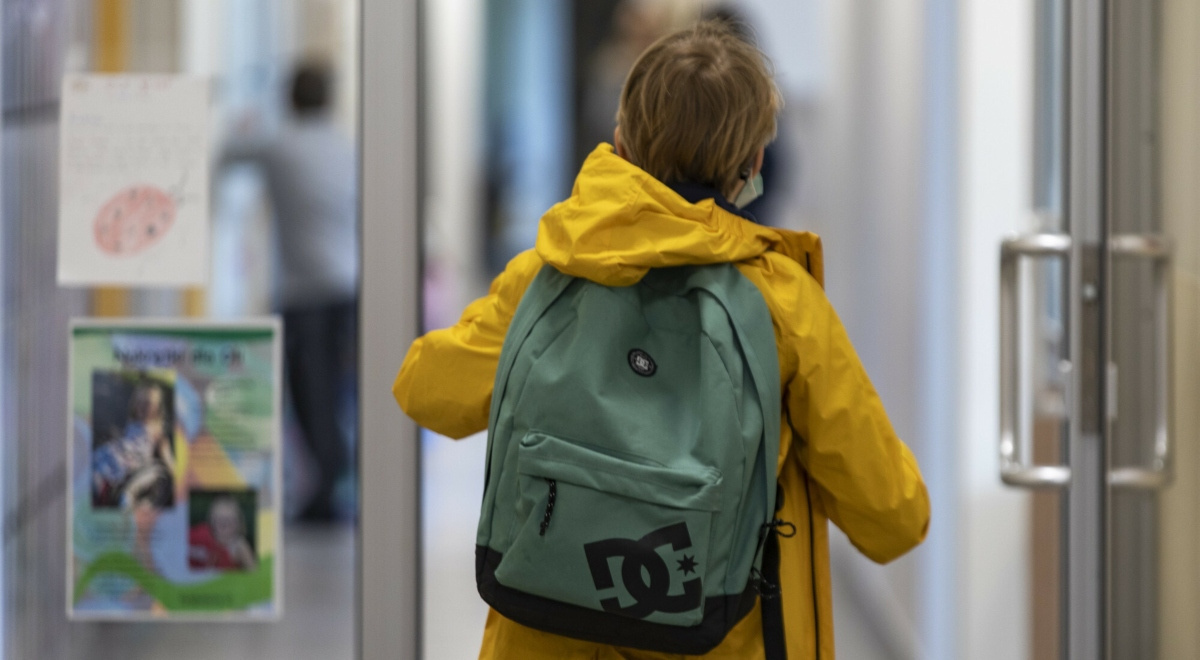 Zamykają dziesiątki szkół i przedszkoli. W tym województwie fala jest największa