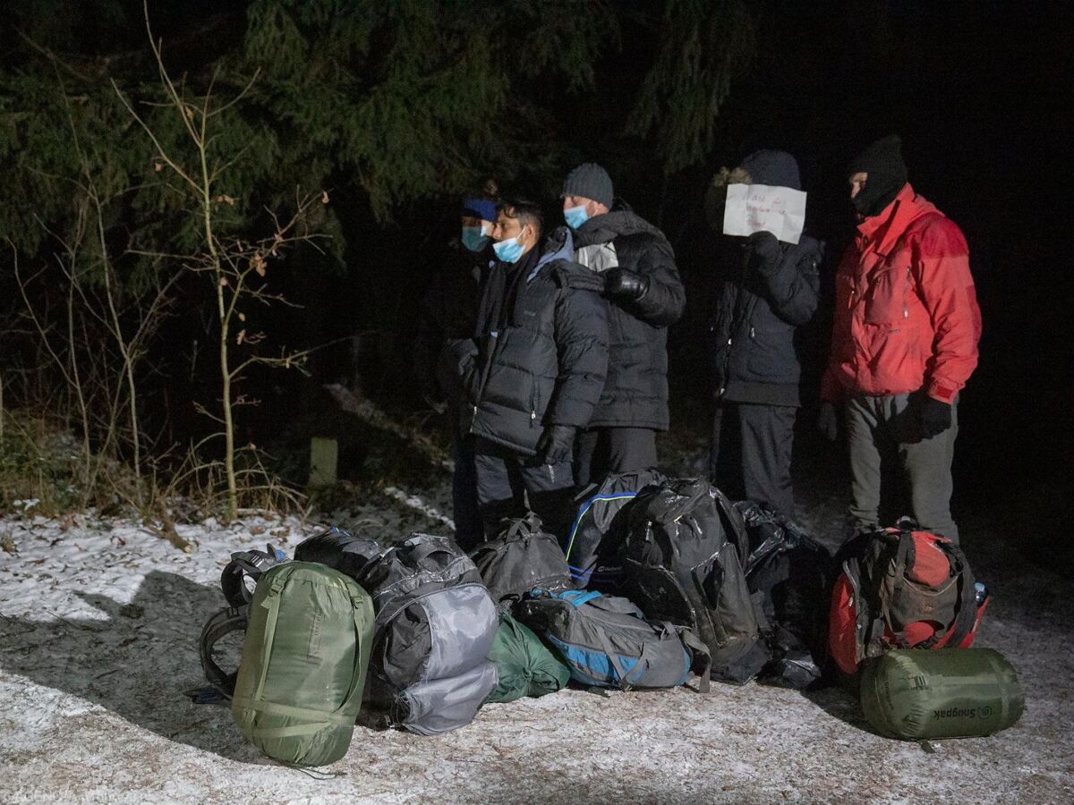 Sytuacja na granicy nie zniknęła. W lasach na Podlasiu wciąż są ludzie. "Wiązanie ich z jakimś zagrożeniem jest absurdem"