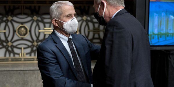 Dr Fauci: Wariant Omikron znajdzie każdego. Zakażą się też zaszczepieni