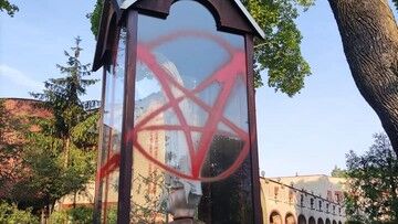 Szczecin. Dochodzenie ws. profanacji figur przed kościołem