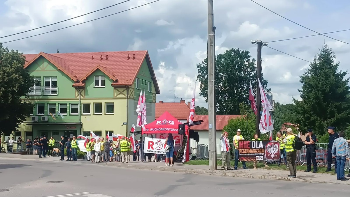 Historyk o akcji Roberta Bąkiewicza w Gołdapi: Niemieckie ziomkostwa nie zagrażają polskości Mazur