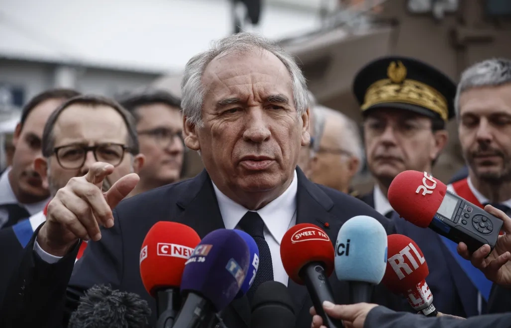 Strajki na lotniskach we Francji. Premier uderza w kontrolerów