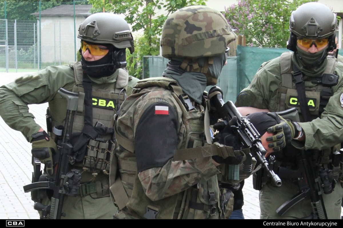 Wojskowe przetargi i układ korupcyjny. Zarzuty dla byłych inspektorów