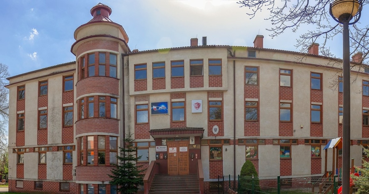 Afera wokół uczelni z Łodzi. "Fabryka fikcyjnych dyplomów dla cudzoziemców". Szokujące dane