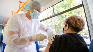 Badania nad szczepionkami mRNA docelowo obejmie 12 mln osób