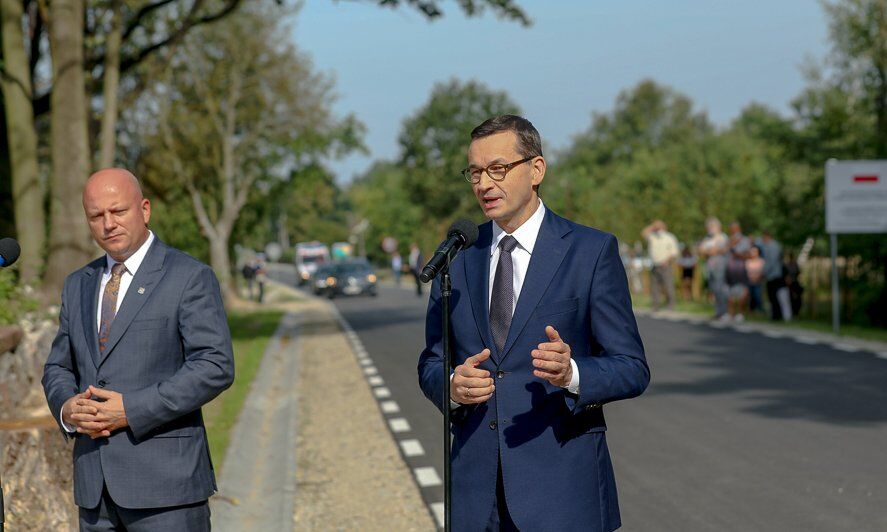 Premier: Naprawiamy i budujemy tysiące kilometrów dróg