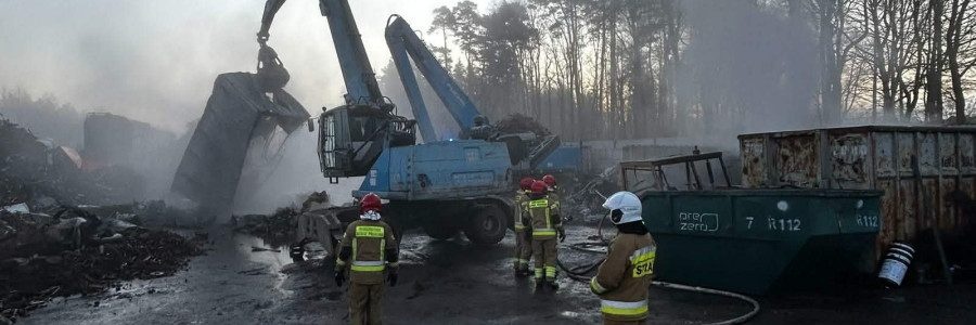Pożar złomowiska w Ostródzie - Strazacki.pl portal o straży pożarnej