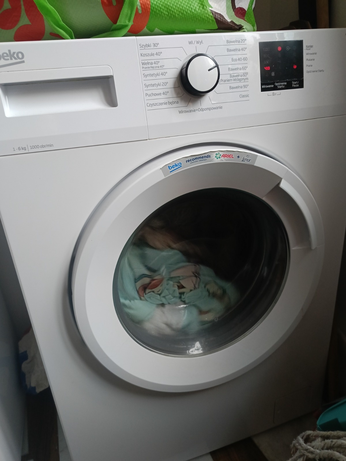 8f8b412b-32f6-454e-ace6-59a7f5a18c20