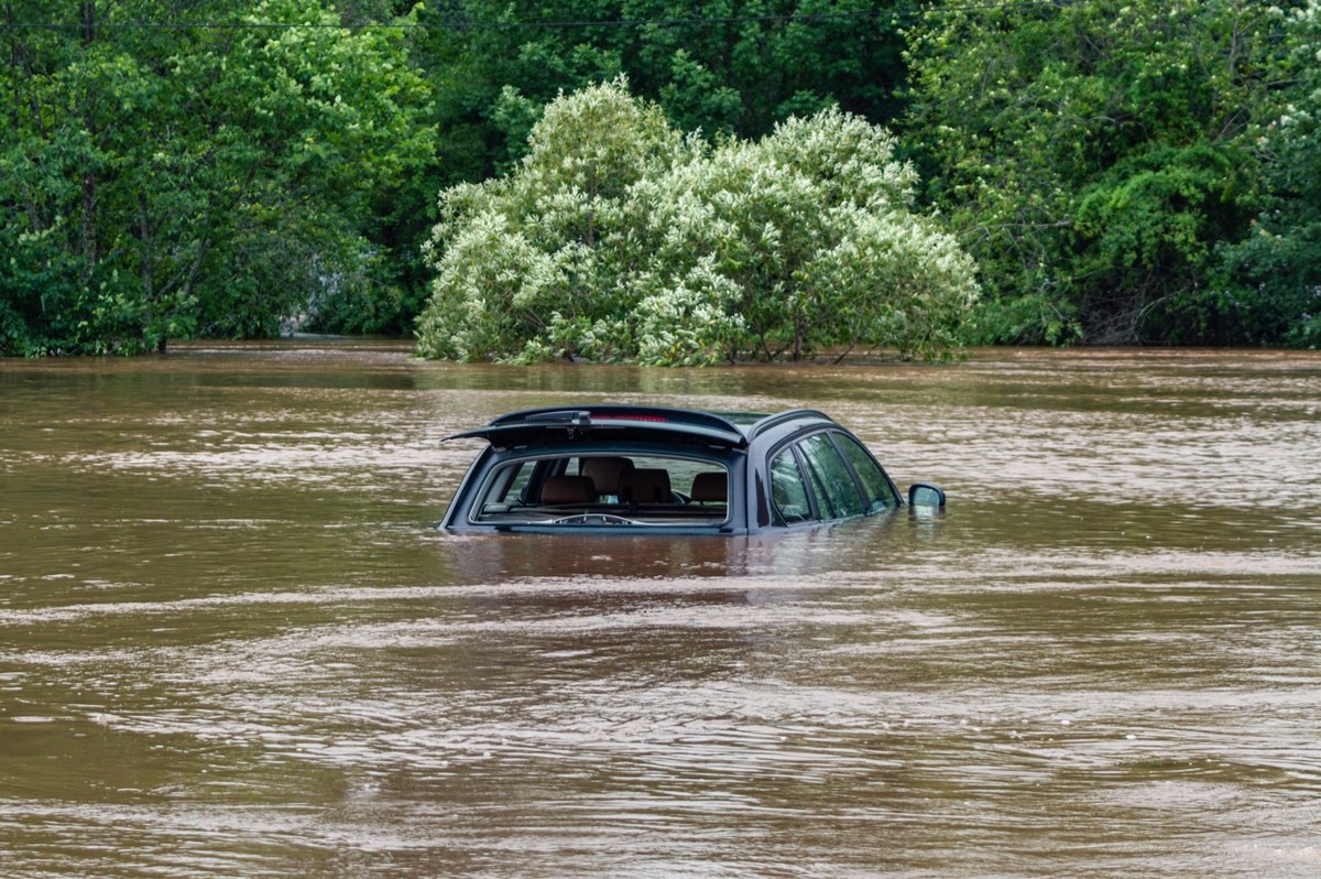 Zabici i zaginieni. Turystyczny raj nawiedziła katastrofalna powódź
