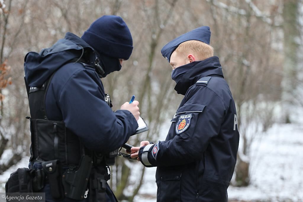 230 osób na wykładzie propagatora naturoterapii. Nikt nie miał maseczki. Policja bada sprawę