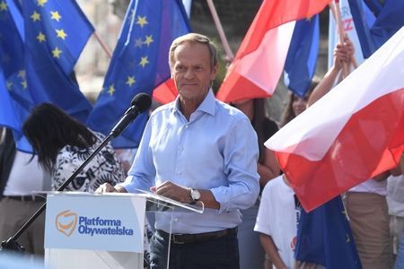 Tusk proponuję Kaczyńskiemu debatę. "Wyjdź z jaskini"