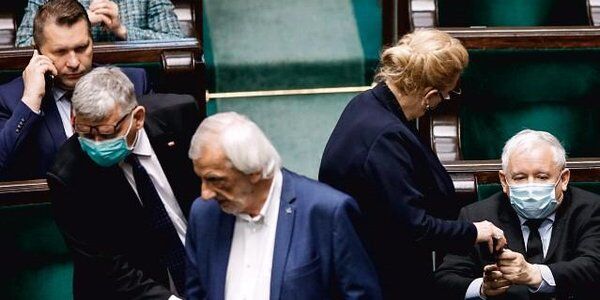 Prawo kolanem przepychane