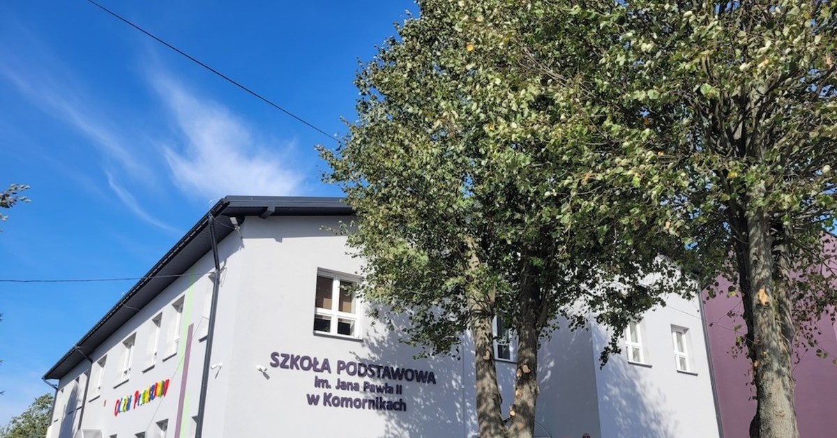 Striptiz na charytatywnym balu na rzecz uczniów podstawówki