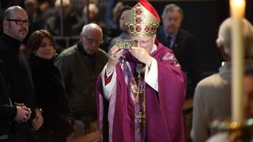 Relikwia św. Mikołaja złożona w bazylice w Amsterdamie. Kawałek żebra przeniesiono z opactwa Egmond