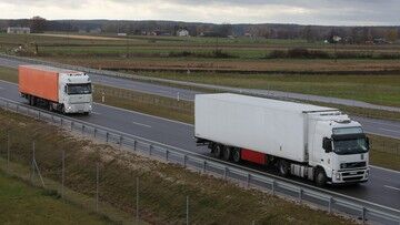 Transport z pomocą humanitarną dotarł. Czeka na przejściu granicznym w Bobrownikach