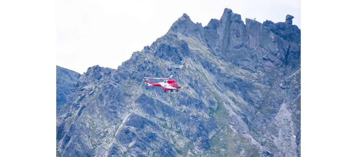 Akcja poszukiwawcza polskich i słowackich służb w Tatrach. Turysta biwakował w namiocie