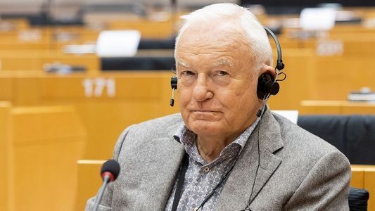 Miller komentuje zmiany w Nowej Lewicy. „Uzurpator Czarzasty”