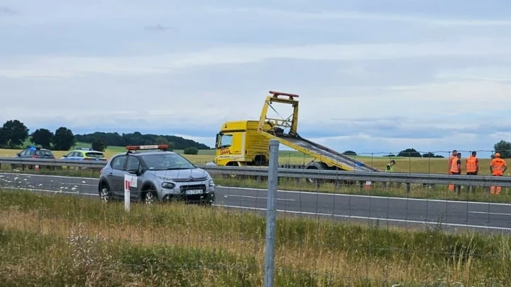 Motocyklista leżał dwa dni przy S6. Litewska policja dzwoniła do polskiej, ale była "bariera językowa"