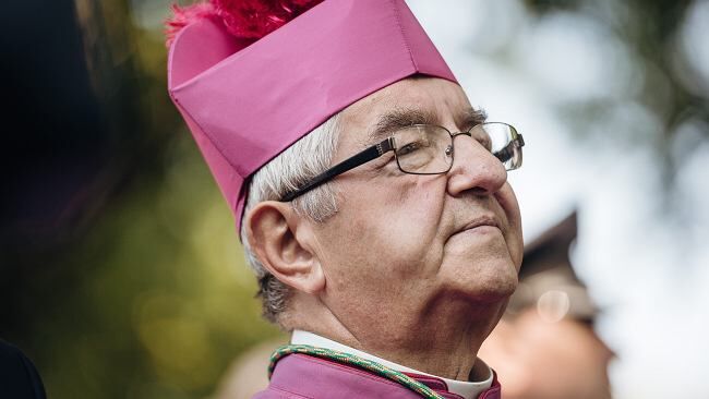 Abp Głódź i jego majątek. WP wyceniła nieruchomości duchownego na 15 milionów