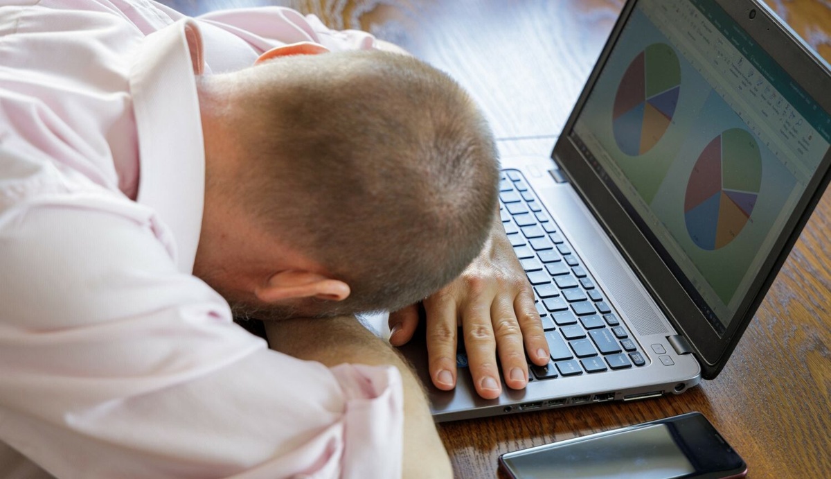 Niewyspany jak Polak. Straty w gospodarce są przez to ogromne