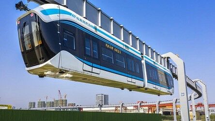 Chiny prezentują pierwszą kolej podwieszaną, która zasilana jest energią odnawialną