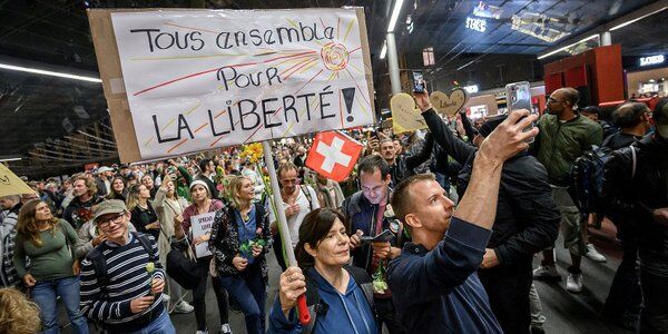 Szwajcaria. Zachęć do szczepienia, dostaniesz prezent