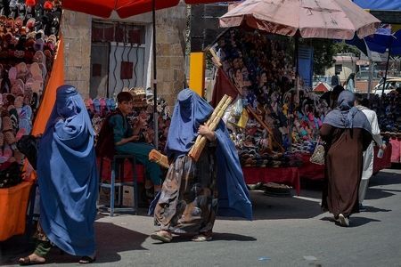 Rzecznik talibów do kobiet: Zostańcie w domach
