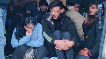Żaryn: migranci otrzymują od białoruskich służb instrukcje, aby brać na granicę dzieci