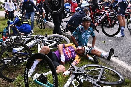 Ogromna kraksa na trasie Tour de France