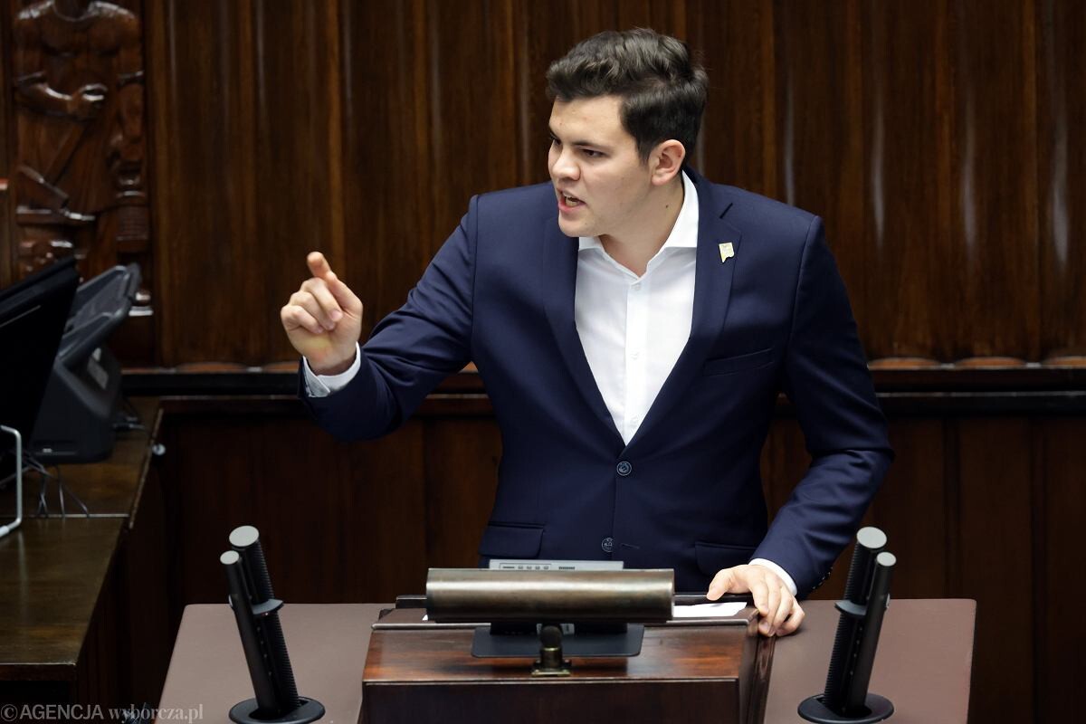 8905b08f-4066-4c5a-a6ed-5660db3d6610