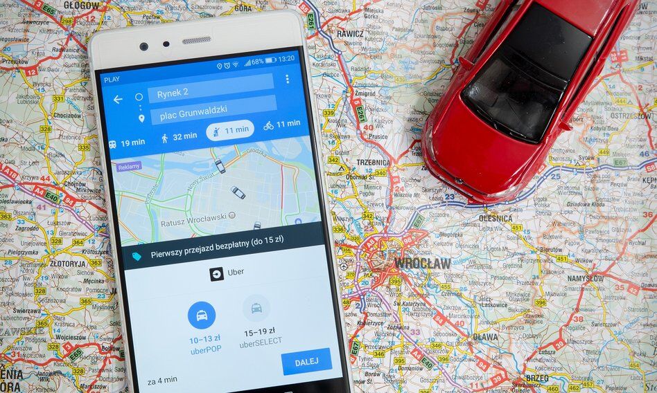 Google Mapy pokażą, ile zapłacimy za autostradę i jak bardzo spóźni się tramwaj
