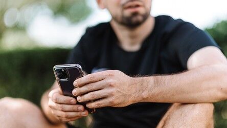 Dostawy smartfonów ze wsparciem dla sieci 5G na fali wznoszącej