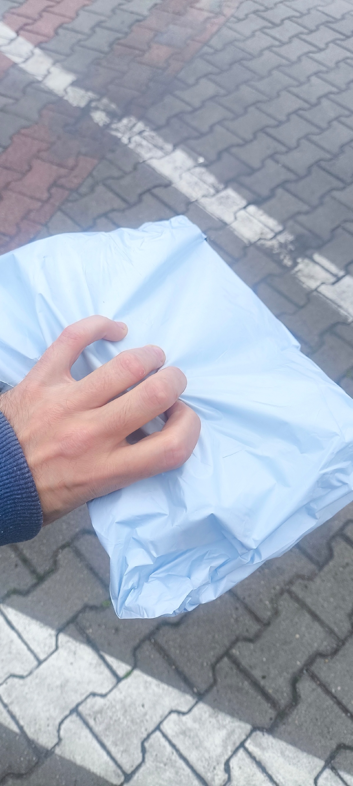 0c6110c1-59a1-40a7-8c3e-e565d54a778c