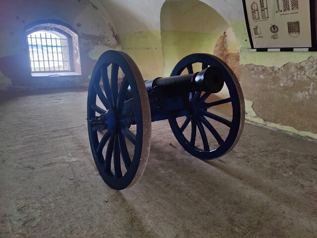 e2363142-42e3-4c3b-b746-a772619f2b33