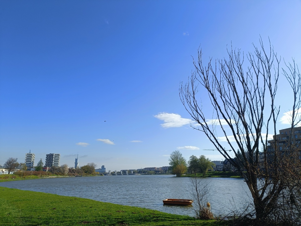 76eb8fc9-bd67-4662-af6a-7aacd54073f1