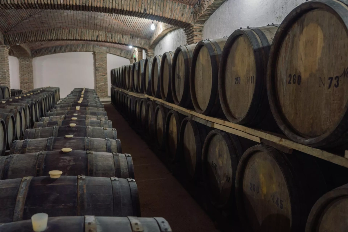 Właściciel Dino chce kupić legendarną fabrykę wódki w Szczecinie. Co "Starka" ma do zaoferowania?