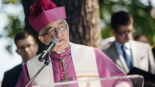 "Biskupi to faceci pozbawieni cohones". Zakonnik o majątku abp. Głódzia i milczeniu polskich hierarchów