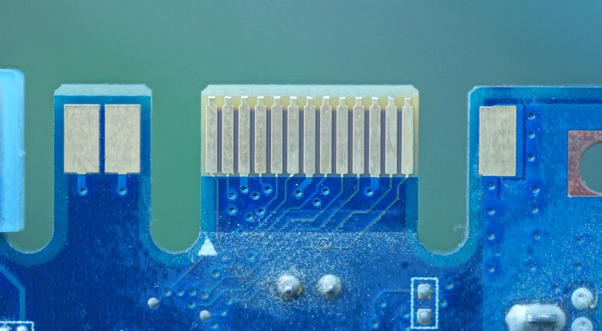 Chińscy naukowcy opracowali czip grubości ludzkiego włosa