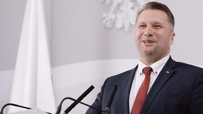 Doradca Czarnka chce "ugruntować dziewczęta do cnót niewieścich". "Budzi to olbrzymi niepokój"