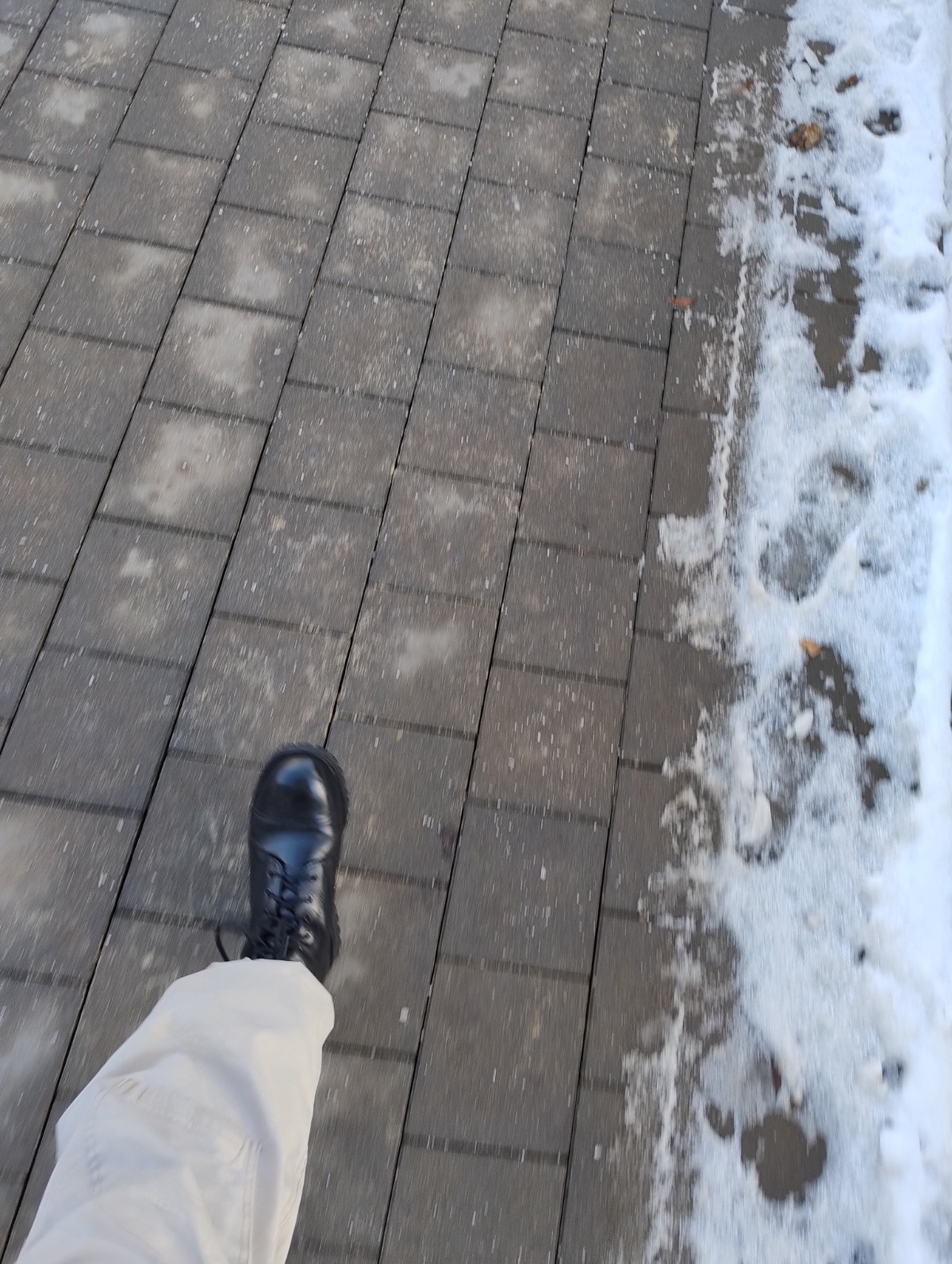 e04a43ef-6c85-46f6-9efd-735969ddab85