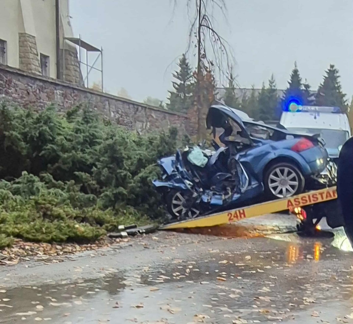 Rozpędzone auto uderzyło w mur. Kierowca zginął na miejscu. Czaniec - wrzuc.info