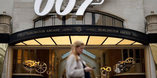 Czy Bond na siebie zarobi?