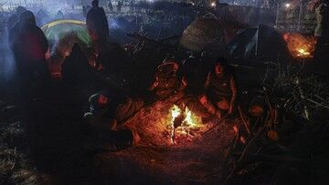 Migranci otrzymują kolejne instrukcje. "Okażcie cierpliwość, wytrzymajcie jeszcze tydzień"