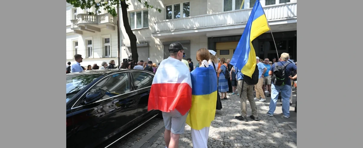 Pikiety przed ambasadą Ukrainy w Warszawie i na rynku we Wrocławiu: Nie dajmy się podzielić
