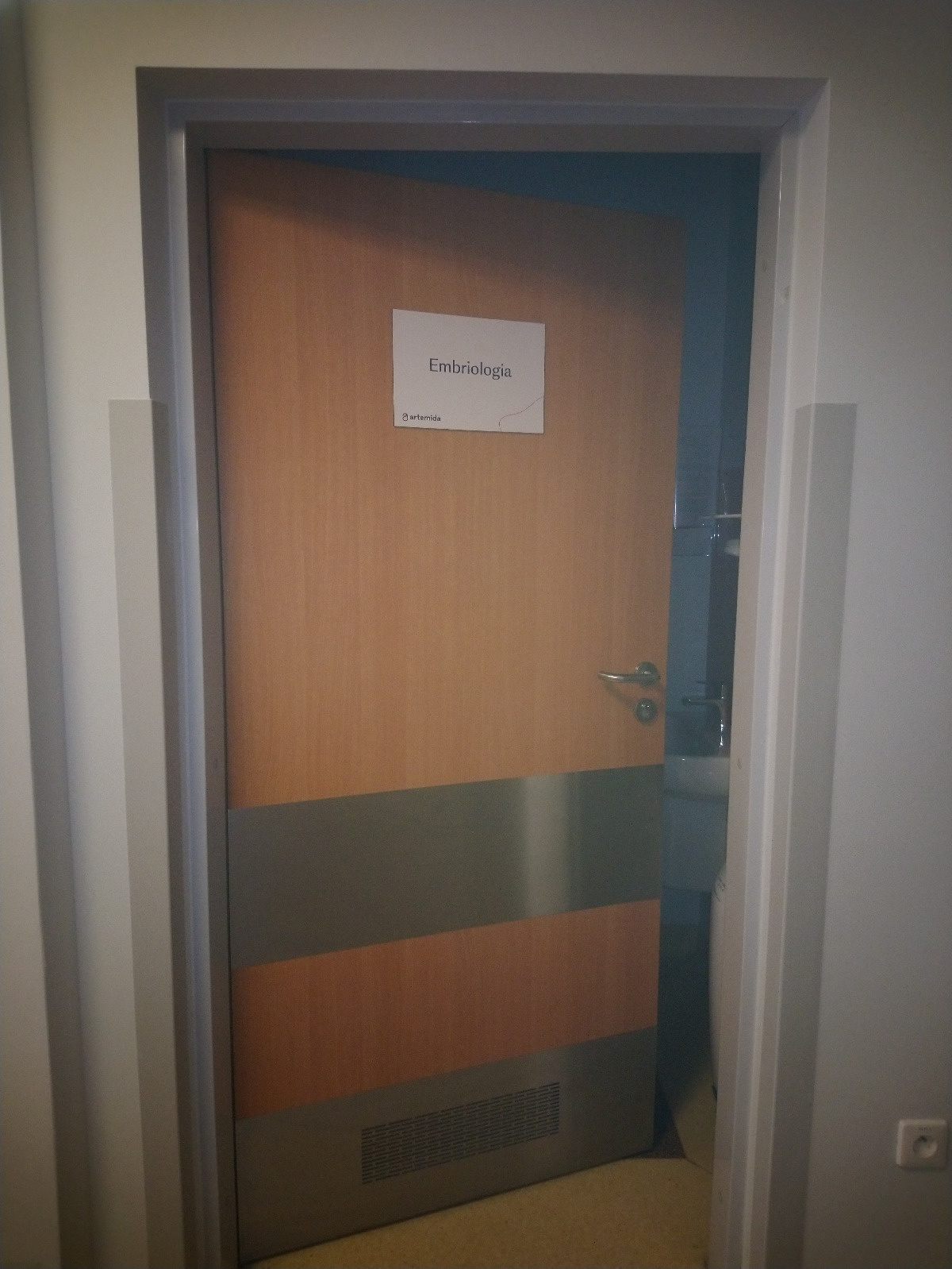 0b015658-eb33-4d4b-93d1-8e963189fbef