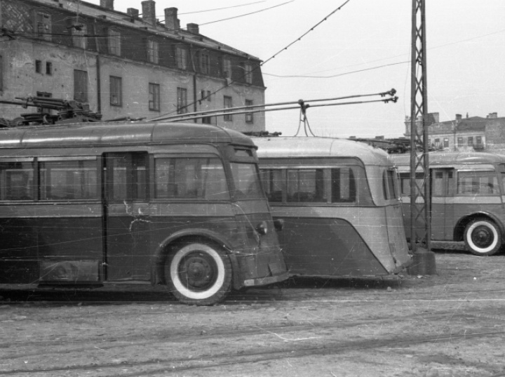 80 lat temu na ulice Warszawy wyjechał pierwszy trolejbus