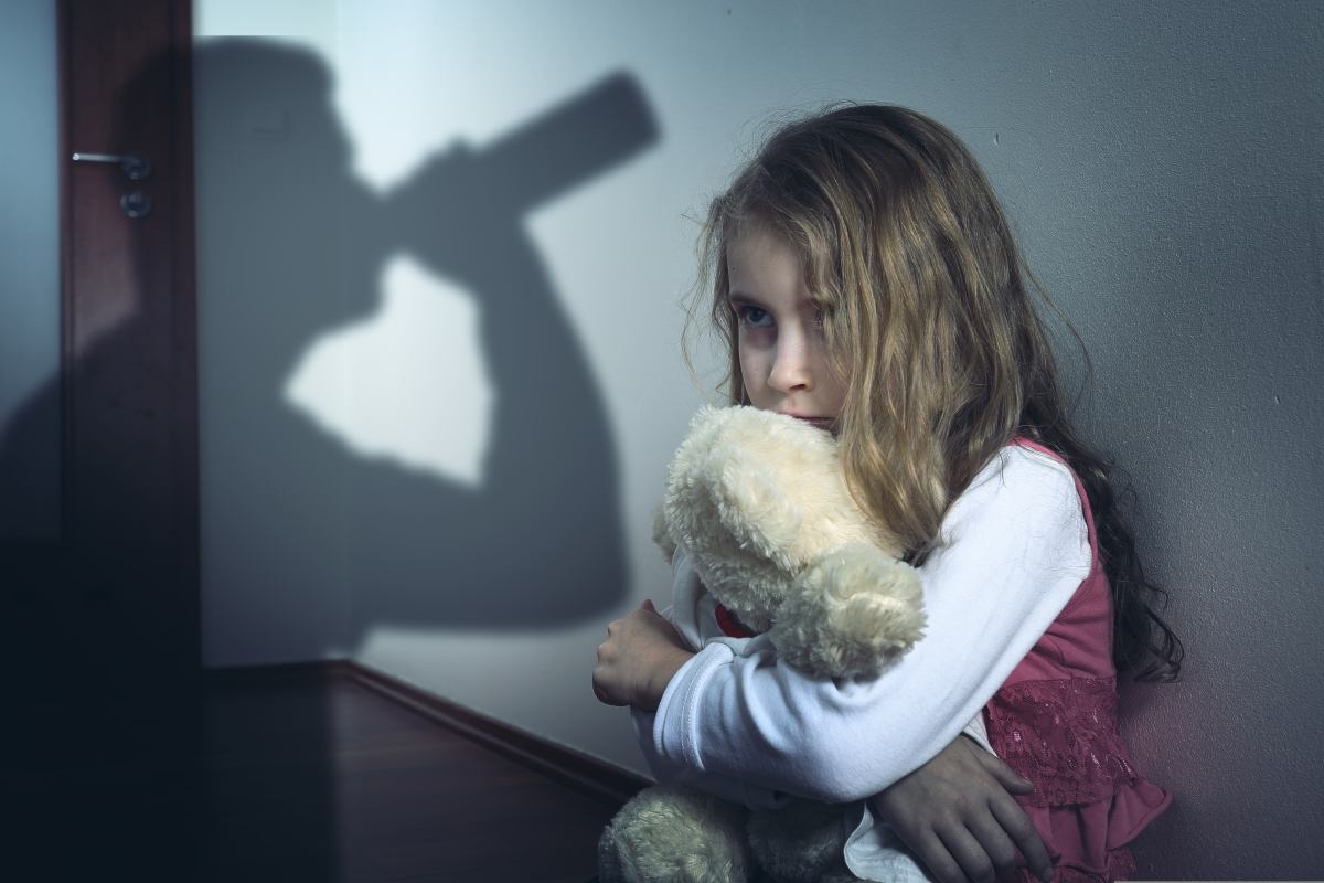 Maja po każdej wizycie matki sikała do kuwety. Piekło dzieci w domu pod Warszawą