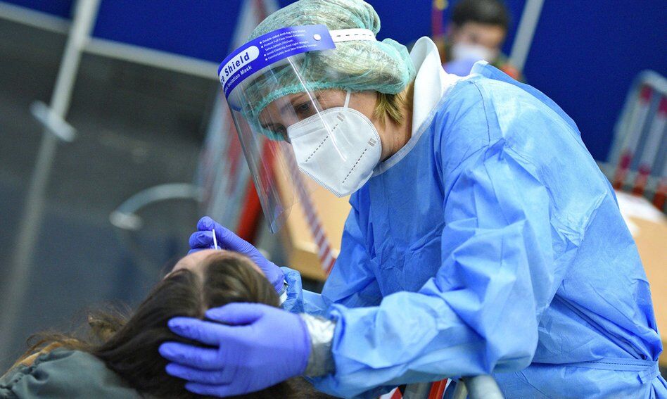 Zaszczepieni już mogą po przyjeździe do Anglii robić tańsze testy