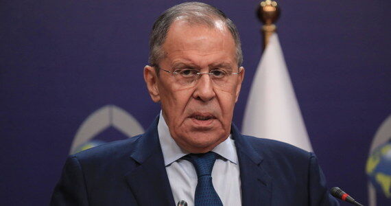 Ławrow grozi palcem. Chodzi o militarne wsparcie Ukrainy