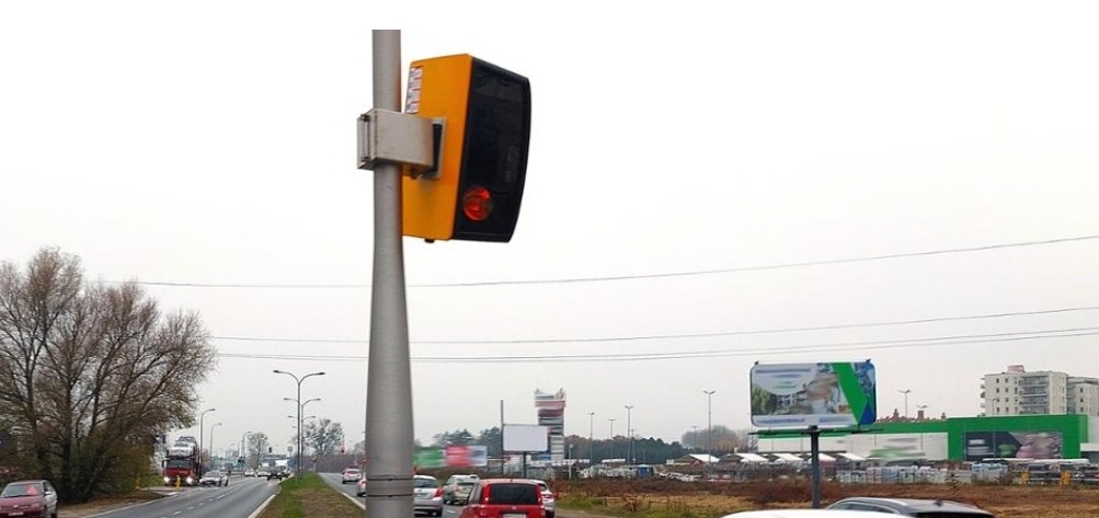 70 nowych fotoradarów stanie przy drogach krajowych – podpisano umowy na dostawę i montaż urządzeń